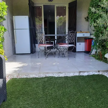Avec Jardinet Apartment *
